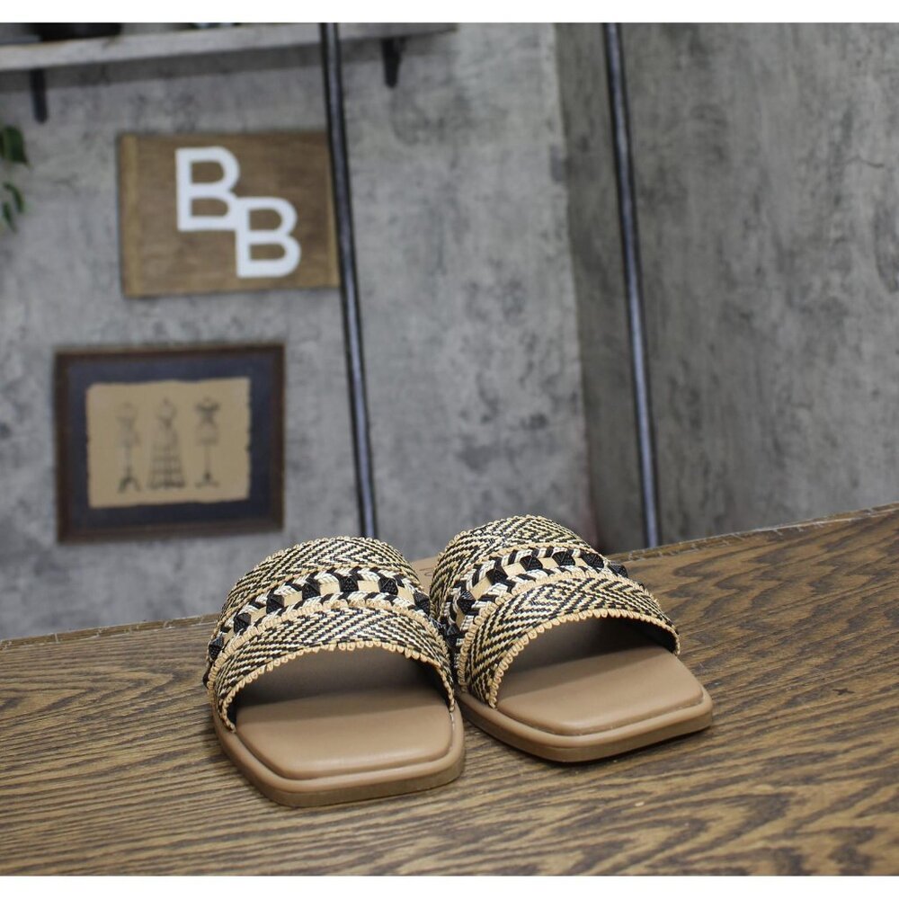 NWT Wild Pair Womens Daisyy Slide Flat Sandals Embellished Black / Natural 8M - Picture 8 of 12